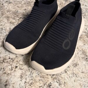 Mens 2 pair OOFOS size 9